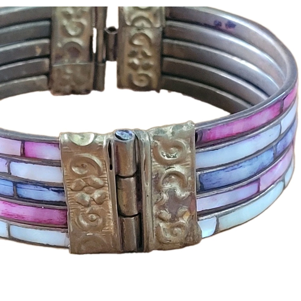 Vintage India Mother of Pearl Shell Inlay Hinged Cuff Bracelet 2.75in 38g